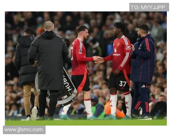 曼城与曼联激战延期引发球迷热议赛事安排何时重启